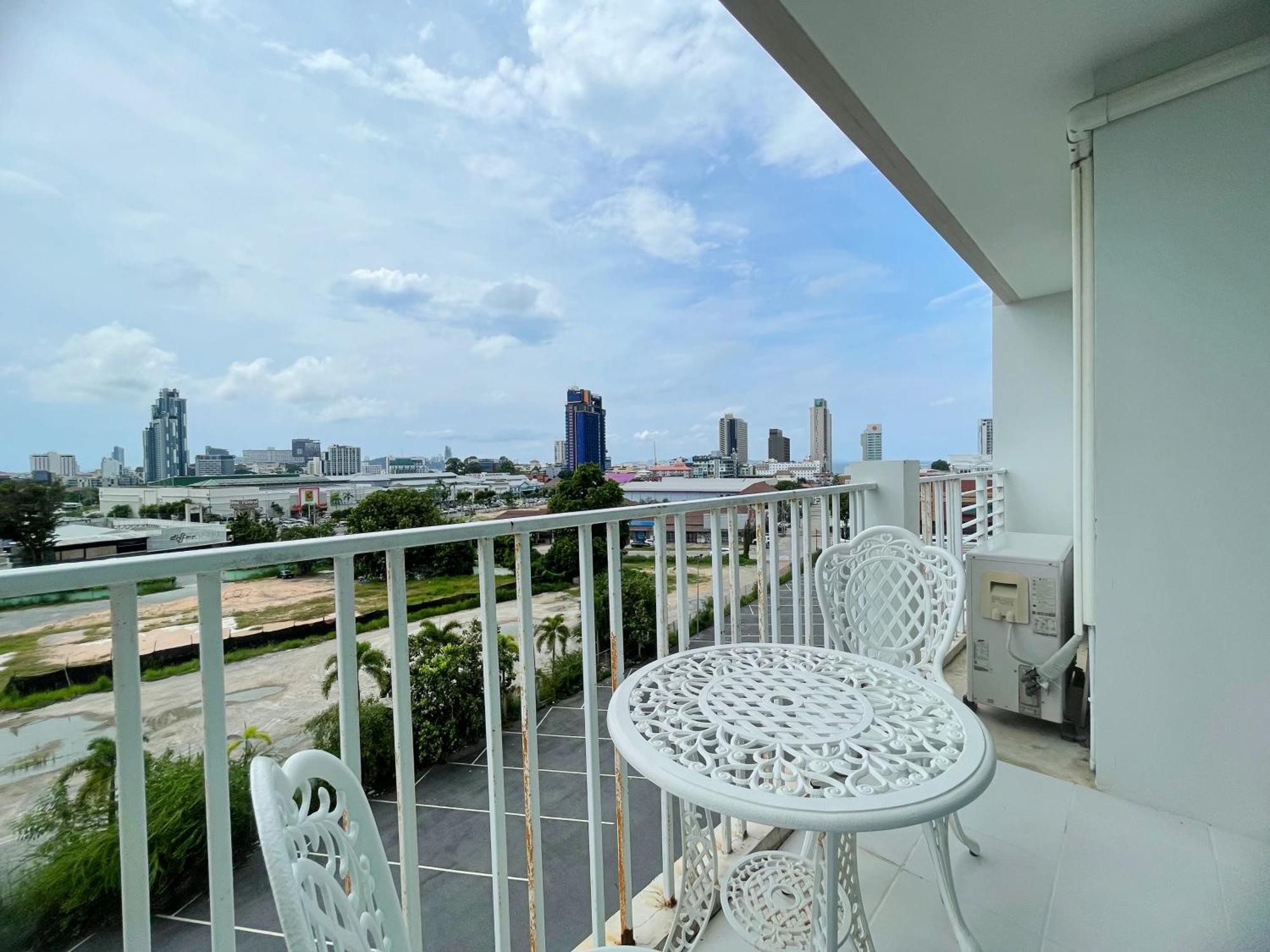 Hotel Baan Pattaya By Sabai Exterior foto