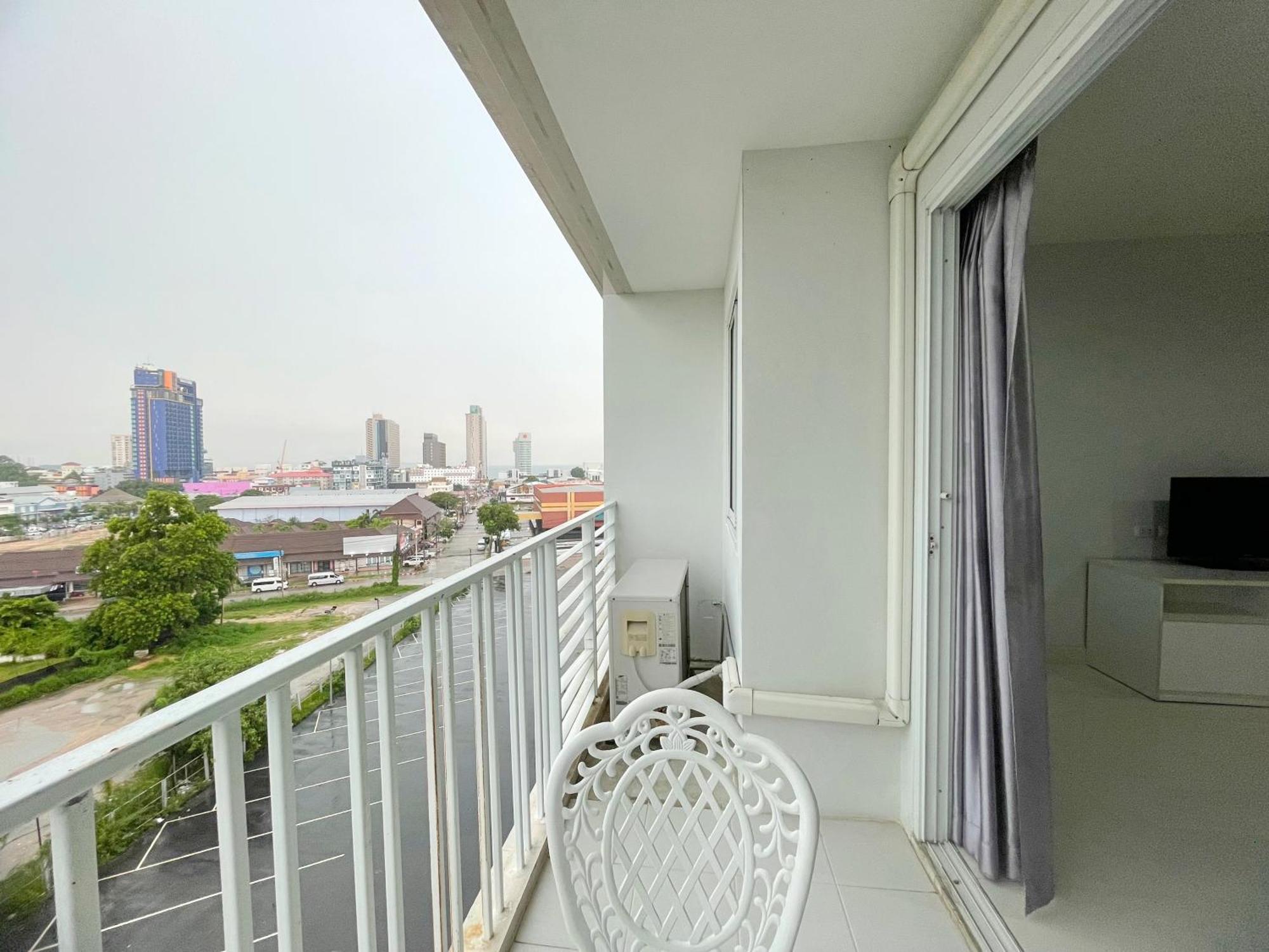Hotel Baan Pattaya By Sabai Exterior foto