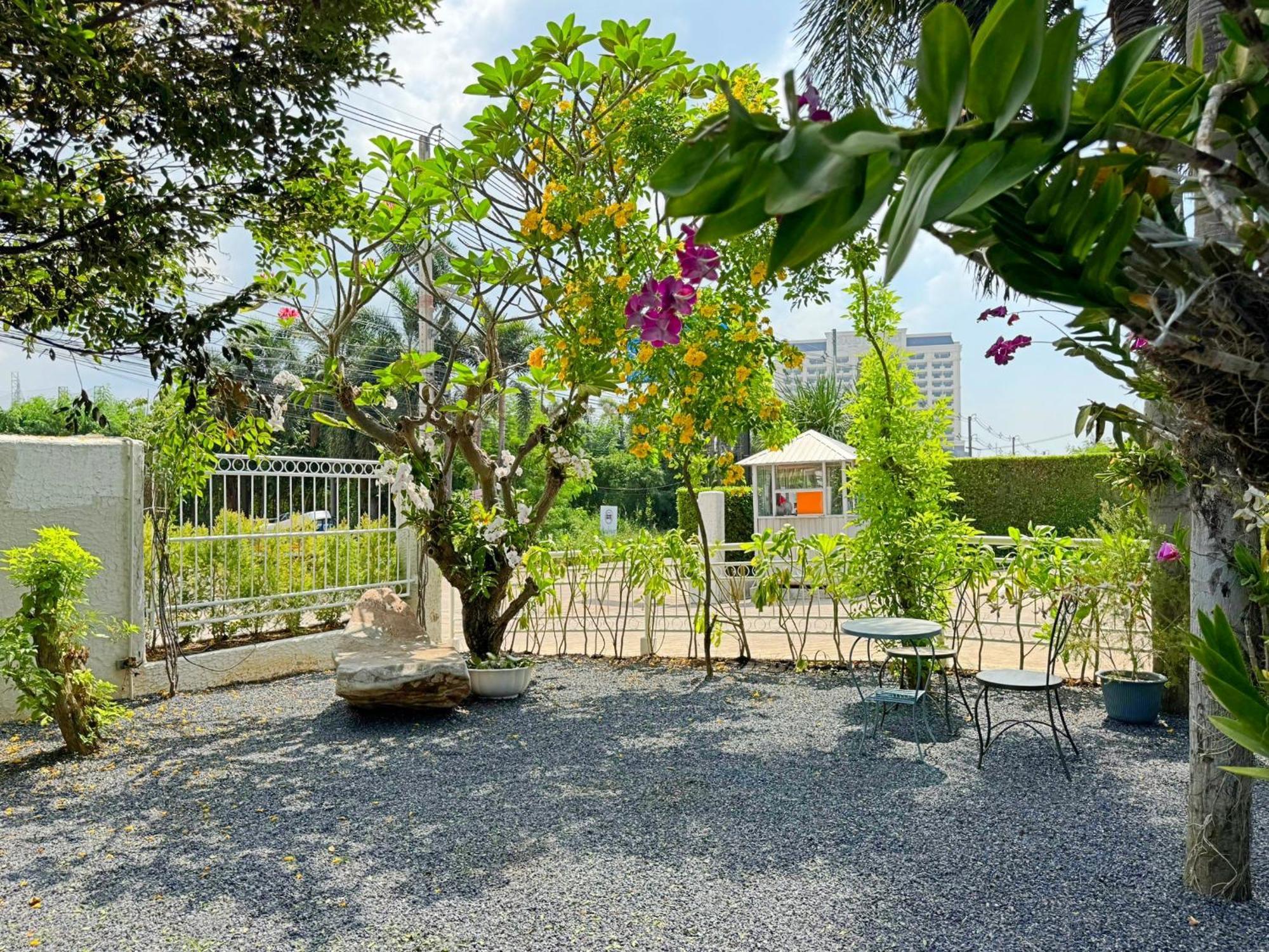Hotel Baan Pattaya By Sabai Exterior foto